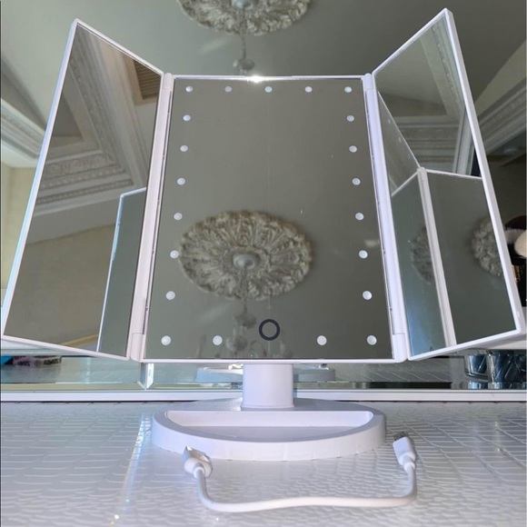 EASEHOLD | LED Tri-Fold Makeup Mirror - Picture 1 of 2